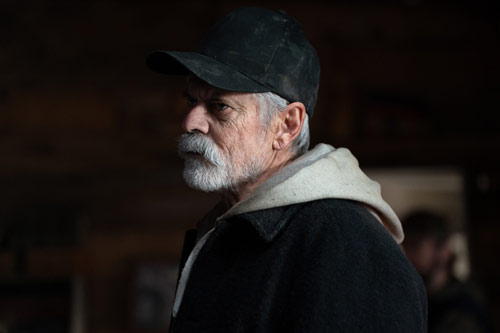 C. Thomas Howell als Lump in "One Mile: Kapitel 2" C. Thomas Howell als Lump in "One Mile: Kapitel 2"