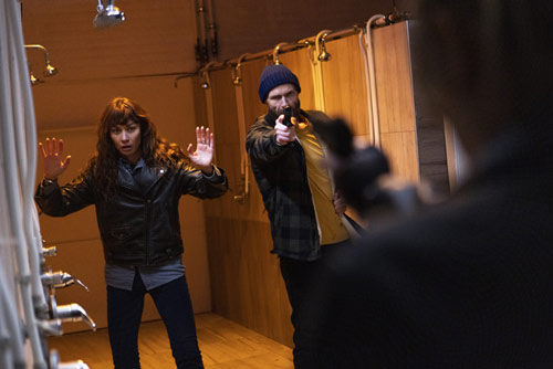 Olga Kurylenko in der Bredouille