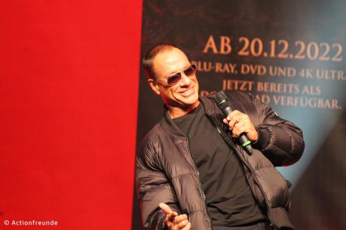 comic-con-2022-dortmund-jean-claude-van-damme-pose