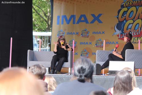 Cynthia Rothrock und ihre Gesprächspartnerin.