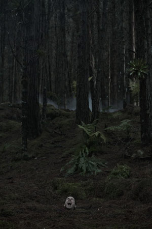 Quicksand – Gefangen im Treibsand versunkener Mensch Quicksand – Gefangen im Treibsand versunkener Mensch