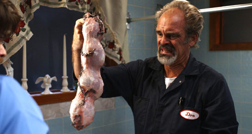 Steven Ogg findet als Don seltsame Eier in "Scared Shitless" Steven Ogg findet als Don seltsame Eier in "Scared Shitless"